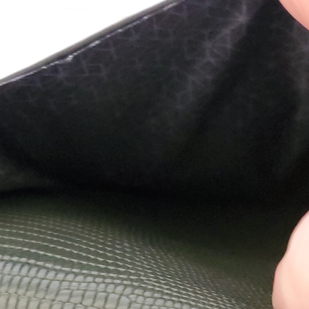 Time and Tru recycled materials vinyl snake textured shoulder bag green - Picture 13 of 16